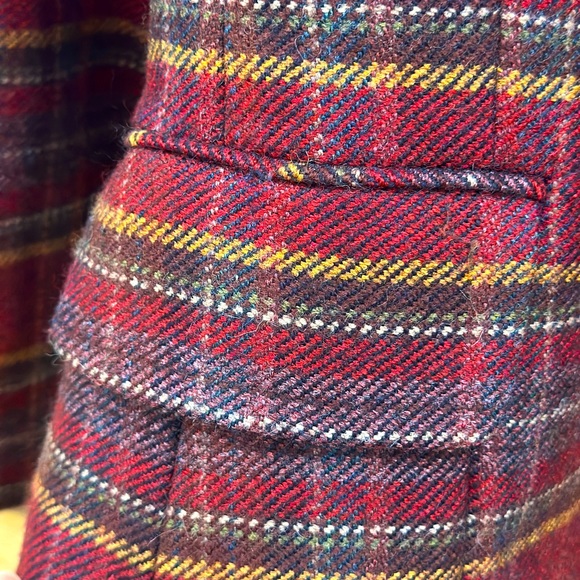 BCBGMAXAZRIA Luxury petite blazer in XS, Maroon plaid coat. Double lined. - Picture 7 of 7